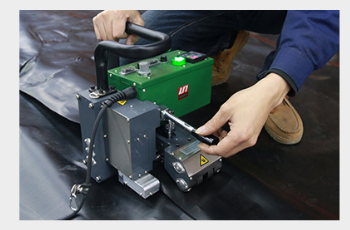 HDPE geomembrane welding machine BGT-900/900D is used in sewage treatment
