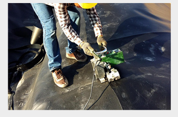  HDPE geomembrane welding machine BGT-900/900D is used in roof construction