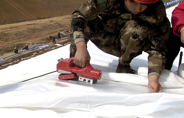 HDPE Geomembrane Welding Machine BGT-800/810/820 is used in transportation facilities